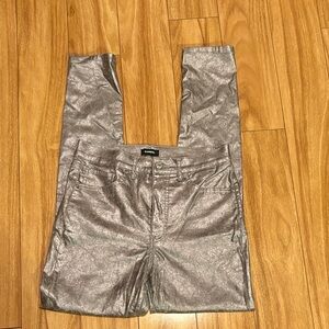 Express silver metallic skinny high rise pants, sz 6 Long. Machine-washable.